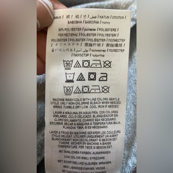 2 XL Y2K Late 2000s Guess Tank Top Gray Sleeveless Muscle Pocket Logo Mens - Picture 2 of 5